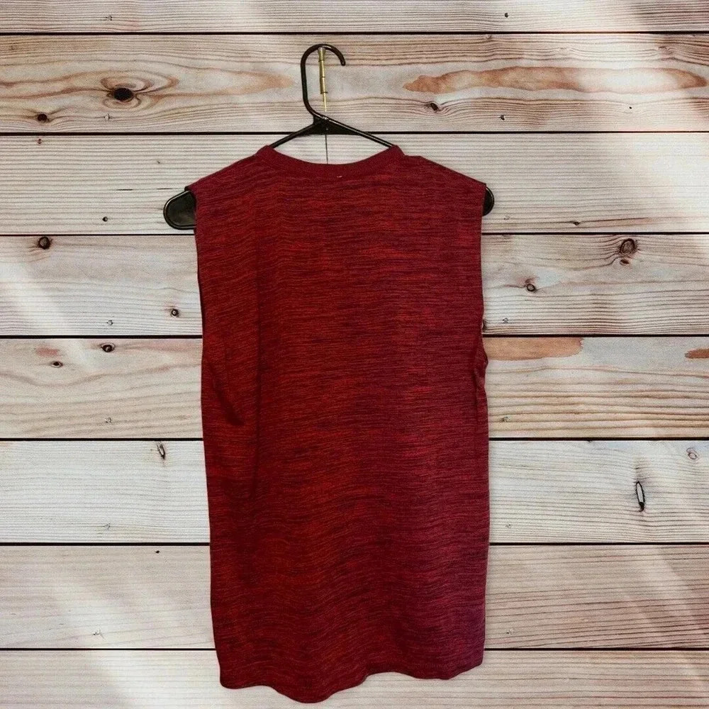 TEK GEAR SIZE LARGE RUST COLOR WITH FLAG WITH TREES